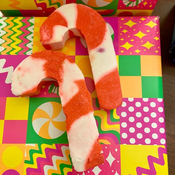 x2 Lush Candy Cane Bubble Bar - Picture 2 of 5